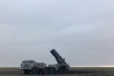 РСЗО &quotУраган&quot на боевой позиции. Кадры Минобороны Скриншот из видео Минобороны РФ