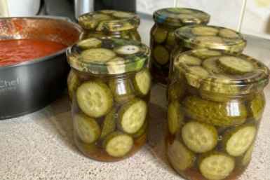 Мариную огурцы по-фински Сгенерировано ИИ