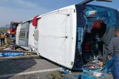 Погибли 11 человек: автобус с туристами разбился в Турции